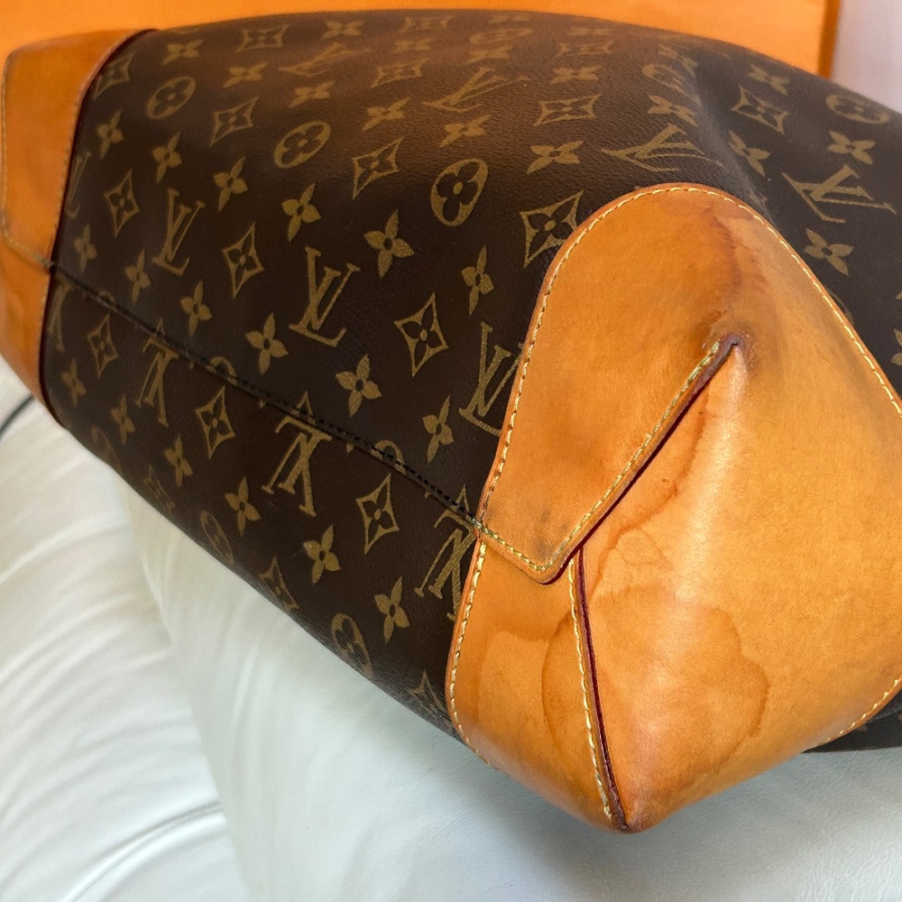 DISCONTINUED š¤š§”Louis Vuitton BERRI authentic huge stunning hobo š¼ - Picture 11 of 16
